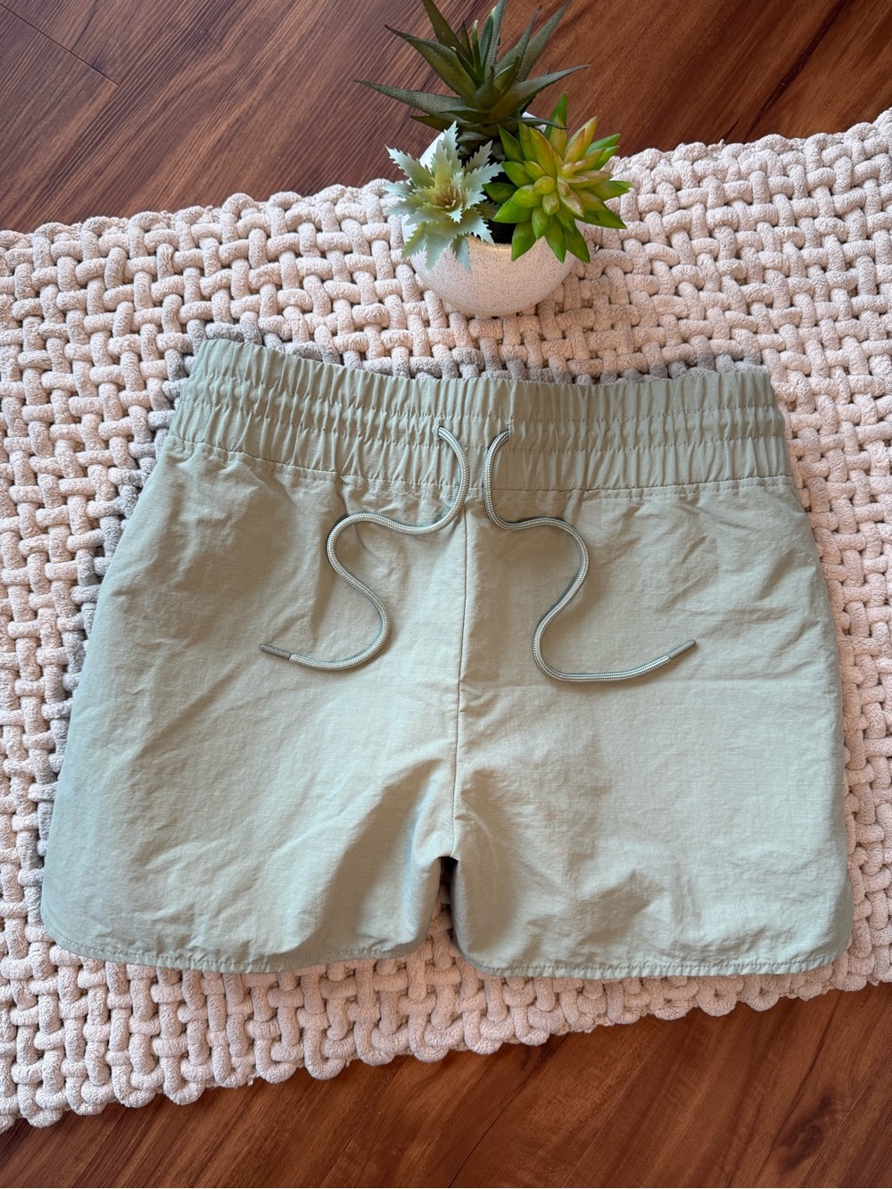 Eddie Bauer | Women’s Ripstop Hiking Shorts in Sage Green | Large